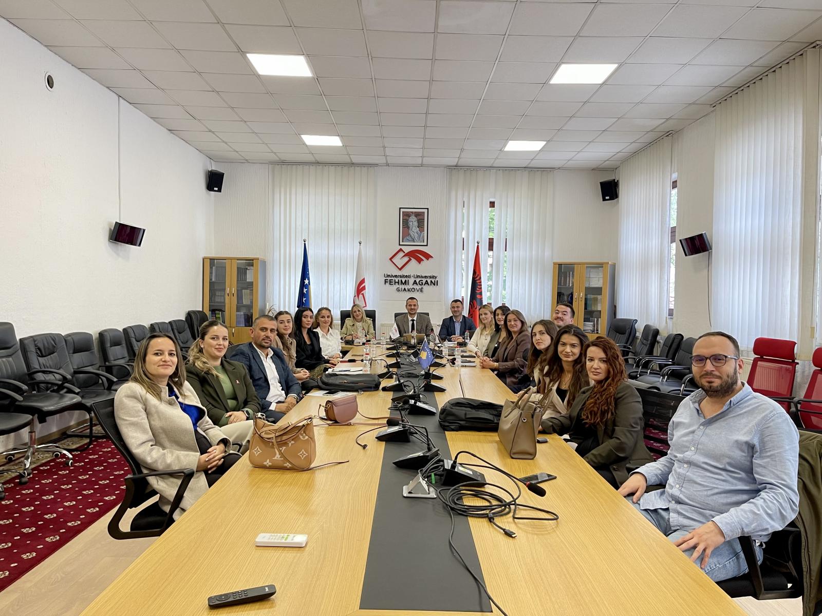 Takim i përbashkët i Rektorit Bunjaku me asistentët e fakulteteve të Universitetit “Fehmi Agani” në Gjakovë