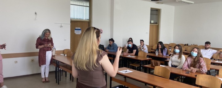 Studentët e infermierisë të Fakultetit të Mjekësisë zhvillojnë takim informues me Comsense Kosova