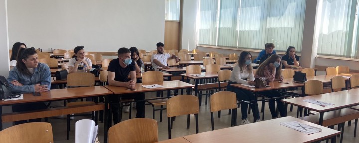 Nursing students of the Faculty of Medicine hold an information meeting with Comsense Kosovo