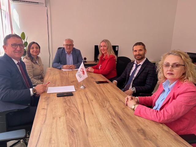 Takimi punës për realizimin e projektit të përbashkët "Gjuha e urrejtjes: Demokracia dhe të rinjët”