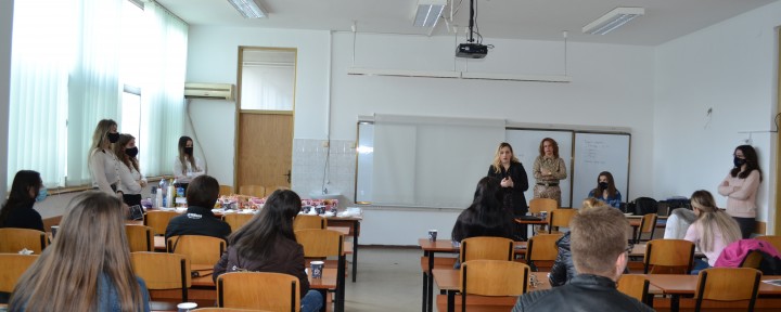 Comsense Kosova mban takim informues me të diplomuarit dhe studentët e infermierisë në Fakultetin e Mjekësisë