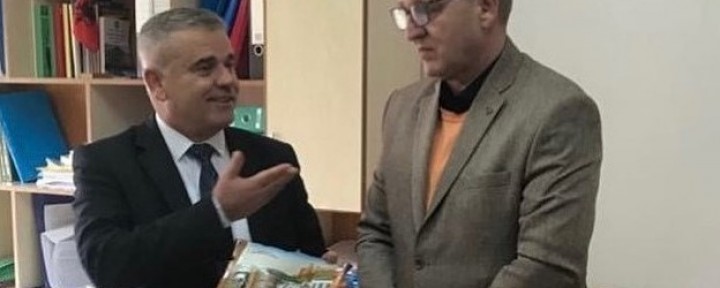 Rektori Nimani nënshkruan marrëveshje bashkëpunimi me Universitetin “EQREM ÇABEJ” në Gjirokastër
